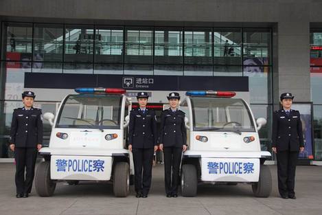 绽放在海口东环高铁的警花