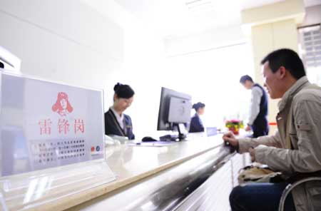 全国学雷锋日即将来临 南航开设“雷锋岗”标兵服务站