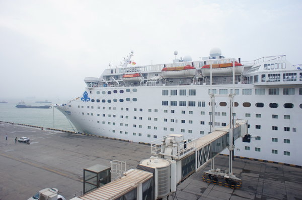 “海娜号”旅客平安回家