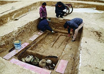 海口开展城市管理年 道路交通秩序综合整治取