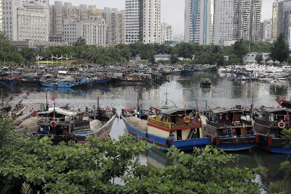 强台风威马逊逼近海南 民航客机离港避风
