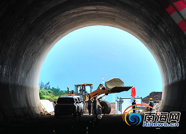 聚焦海南西环高铁建设 6条隧道贯通