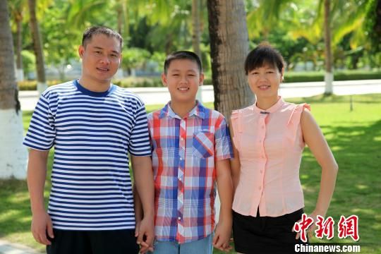潜艇军嫂：你守护万家灯火，我永远守护你