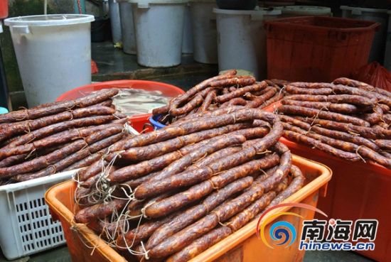 海口腊肠黑作坊:加工点脏乱差 添加亚硝酸盐凭感觉