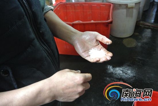 海口腊肠黑作坊:加工点脏乱差 添加亚硝酸盐凭感觉