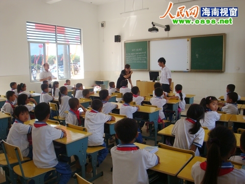 罗保铭宣布8所思源学校开工 计划投资4.83亿