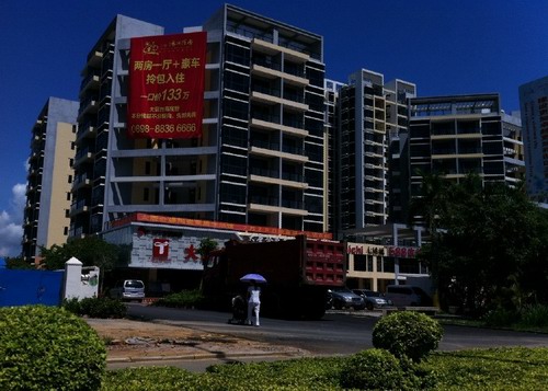 买房子送豪车 三亚楼盘大打广告战