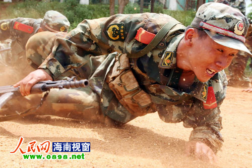 擒拿格斗、歼灭恐怖分子 248名海南武警集训