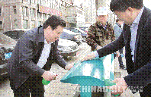 河北秦皇岛开展“全民洗城”活动 首次集中行动