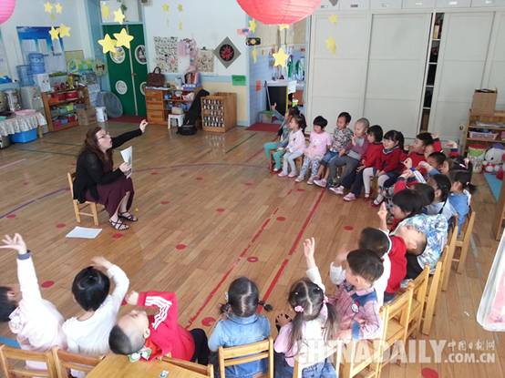 《老外看河北》美国外教的“孩子缘儿”用爱搭建城堡乐园