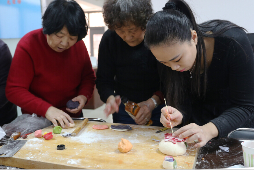 秦皇岛:蒸馒头迎新年