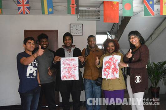 外国留学生在庄里过大年:感恩与快乐并存