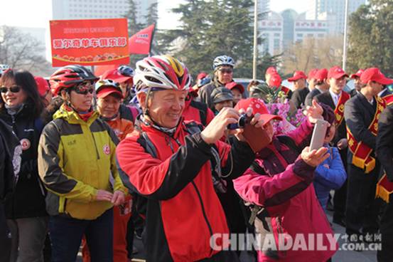 “鲜花送雷锋，善美在省城”启动 万名志愿者参与