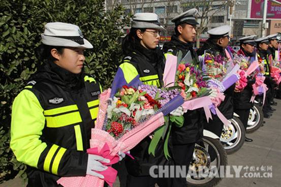 “鲜花送雷锋，善美在省城”启动 万名志愿者参与