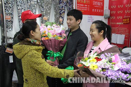 “鲜花送雷锋，善美在省城”启动 万名志愿者参与