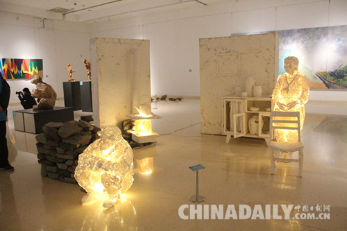 天津美院60余位青年艺术家携创意作品亮相石市