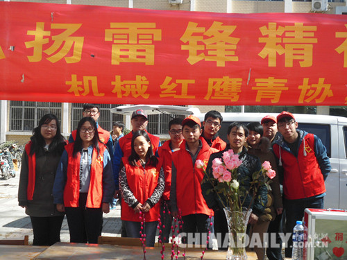 星火爱心团队联合铁大学子爱心义卖为贫困户送温暖