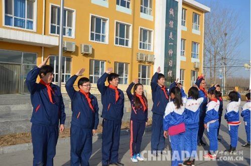 首钢学雷锋爱心团走进唐山迁安校园