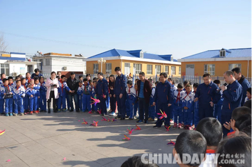 首钢学雷锋爱心团走进唐山迁安校园