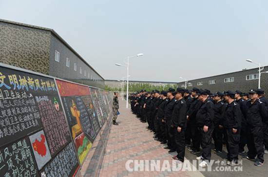 白求恩医务士官学校与石市长安分局开展军警共建活动