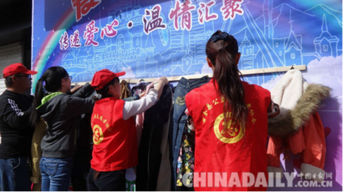 张家口万全区建起首面“爱心墙”