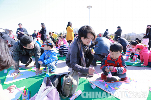 唐山乐亭举办快乐风筝节 让孩子放飞梦想