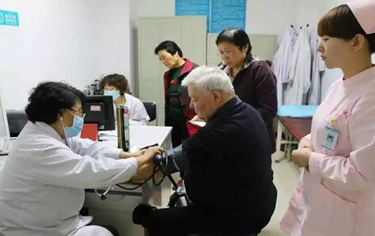 法国友人不远万里来中国就医