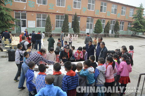 书画家送课赞皇县虎寨口小学