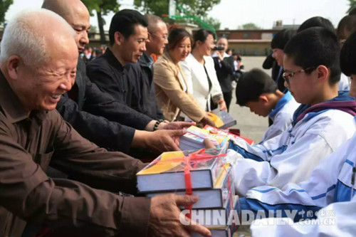 唐山榛子镇第一中学获赠3000余册书籍