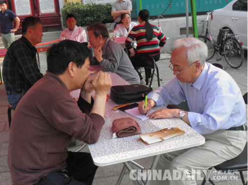 邯郸市丛台区名老中医专家进社区 居民寻医问药很方便