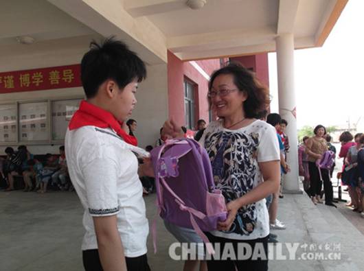 廊坊文安20余名女企业家与折翼天使共庆“六一”