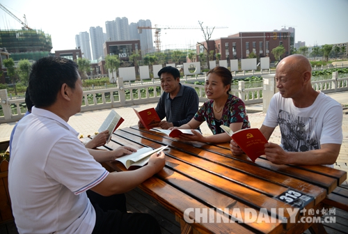 餐桌变“书桌” 党员学习有了“后花园”