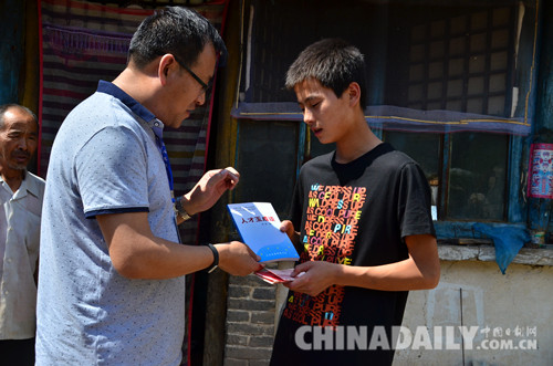 火红七月 党旗飘扬 涞源县助学在行动