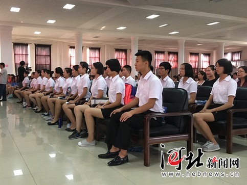 学会感恩 河北亿维教育集团举办第三届师生感恩联谊会