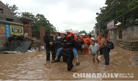 邢台开发区遇洪灾千名群众被困 消防挺进一线抗洪救险