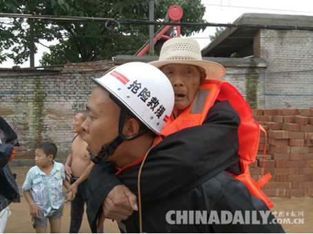 邢台开发区遇洪灾千名群众被困 消防挺进一线抗洪救险