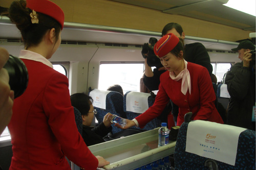 郑西高速铁路今日运行  最高时速达352公里