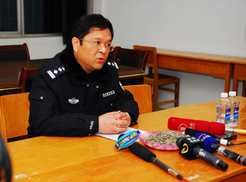 武汉“信义兄弟”感动河南交警