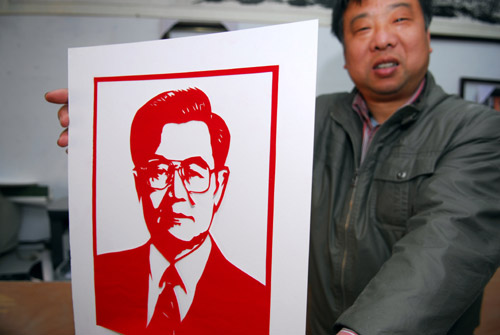 河南民间艺人创作四代领导人肖像喜迎上海世博会