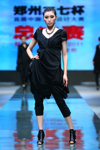 首届中国女裤设计大赛摆“酷”郑州