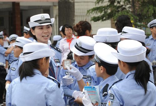 河南首支少年交警大队在郑州成立
