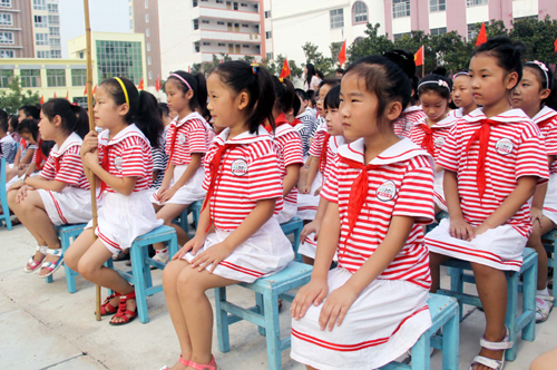 漯河两千余名小学生开学第一课学消防知识