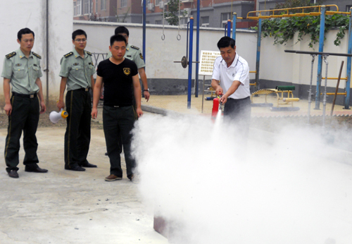 漯河人大代表团走进教育基地学习消防知识