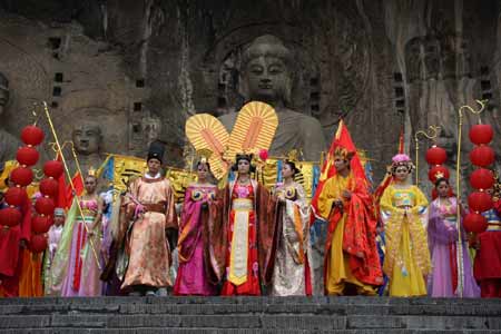 洛阳再现1000年前女皇武则天礼佛盛大场景