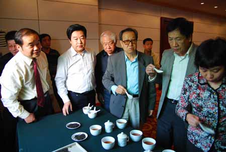河南潢川县举办“光州”牌信阳红茶评鉴会
