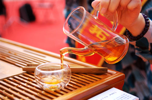 郑州掀起“信阳红风暴”