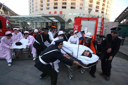 河南省人民医院进行消防疏散演习