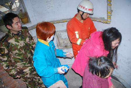 河南一女子因家庭矛盾跳楼欲轻生