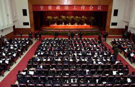 河南全省政法工作会议在郑州召开