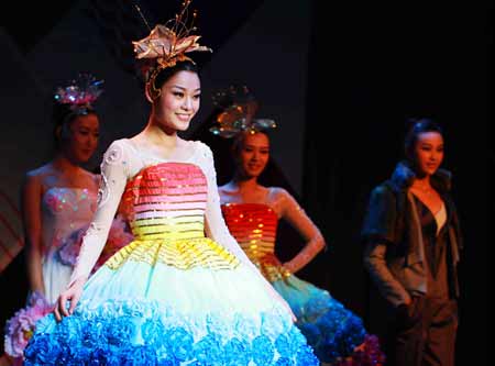 我国服装界名流受邀指导中原工学院服装专业建设
